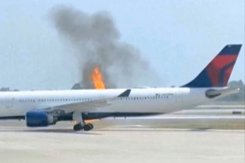 Pesawat Delta Air Lines Terbakar, Penumpang Lihat Api Besar di Mesin Sebelah Kanan