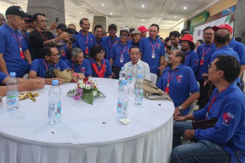 Waketum Projo: Jokowi Tak Anggap Tuduhan Sebagai Beban, Waketum Projo: Penentang Jokowi Tidak Mudah Diyakinkan, Hadiri Reuni UGM, Jokowi Sempat Sentil Soal Ijazah, Roy Suryo: Reuni Tak Ubah Kesimpulan Soal Ijazah, Reuni UGM Tak Bungkam Isu Ijazah Palsu Jokowi, Waketum Projo: Mereka Tidak Akan Pernah Menerima Fakta