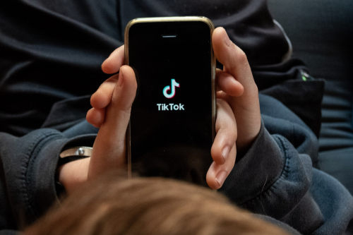 TikTok Rilis 3 Fitur AI Baru untuk Permudah Bikin Iklan