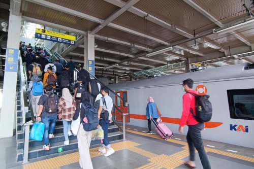 Ada Demo Ojol, Penumpang KA Jarak Jauh Bisa Naik dari Stasiun Jatinegara