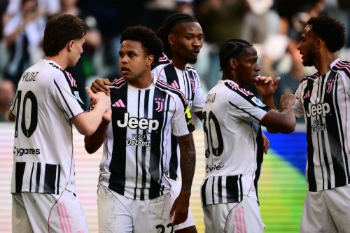 Ultras Juventus Protes di Luar Stadion Allianz Usai Kalah dari Fiorentina