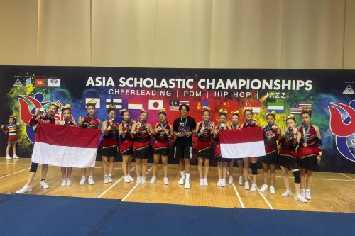 Queens Cheerleading Kibarkan Merah Putih di Singapura, Raih Emas dan Dua Perak