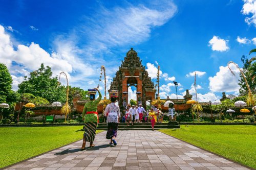 Hari Raya Galungan di Bali, Ada Tradisi Penjor yang Memukau Wisatawan