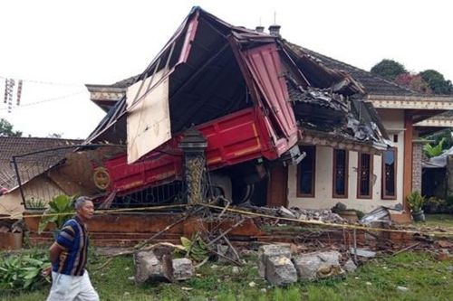 Tronton Tabrak Rumah di Pakis Magelang, Sopir Diduga Tak Tahu Medan, Tak Ada Jejak Rem