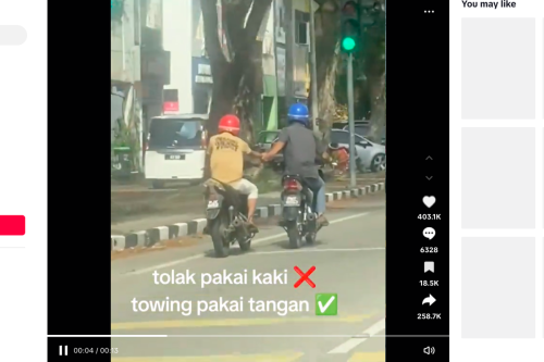 sepeda motor, derek, motor, derek motor, Video Viral Derek Motor Gandengan Tangan