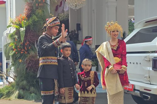 Top 5+ Gaya Ibu Wapres Selvi Ananda Pakai Kebaya, Anggun Penuh Warna