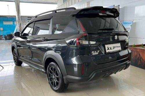 low suv, Suzuki XL7, diskon besar, Alpha Kuro, Ada Suzuki XL7 Hybrid Alpha Kuro, Model Lawas Diskon Rp 32 Juta