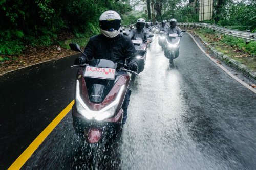 Tips Aman Berkendara Motor Saat Turing di Libur Nataru