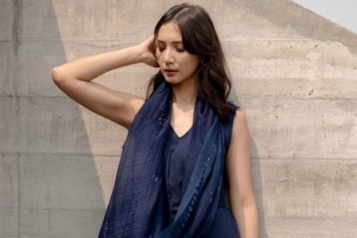Cerita di Balik Dress Sheila Dara di Film Sore, Buatan Brand Lokal Rp 3,9 Jutaan