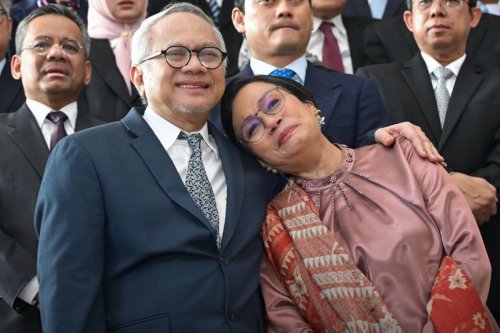 Dipeluk Saat Tinggalkan Kemenkeu, Ini Perjalanan Cinta Sri Mulyani dan Tonny Sumartono