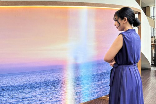 Menjadi Sosok Sore dalam Pameran Seni Chronospira, Instalasi Film Sore di Artotel Gelora Senayan