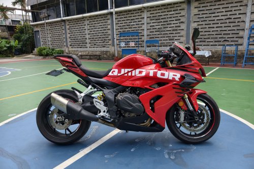 Kawasaki ZX-4RR vs QJMotor SRK 800 RR: Duel Motor Sport Rp 250 Juta