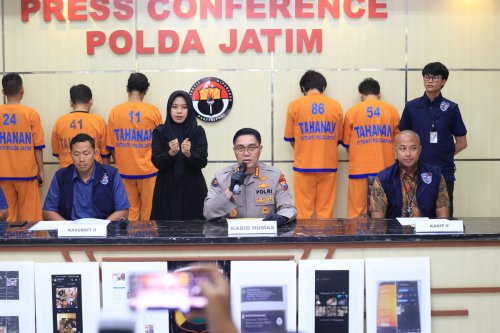 Polda Jatim, Ratusan Anggota Terjaring di WhatsApp, Bermula dari Grup Facebook Lanjut ke Grup WhatsApp, petani asal Jombang, Polda Jatim Tangkap Petani asal Jombang yang Terlibat Grup Penyuka Sesama Jenis&nbsp;