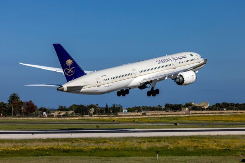 Ancaman Bom Dikirim Lewat Email, 442 Jemaah Haji Dievakuasi dari Pesawat Saudia Airlines