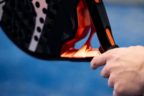 Kelebihan raket padel carbon, Cara memilih raket padel carbon, Rekomendasi raket padel carbon terbaik, Simpulan, Top 7+ Rekomendasi Raket Padel Carbon, Cocok untuk Pemain Menengah hingga Agresif