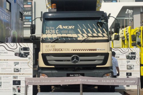 Varian Baru Truk Mercedes Benz Axor Mirip dengan Nama Sasis Bus