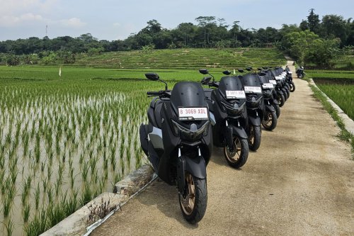 Ratusan Motor NMAX Bekas Banjir Dijual Rp 20 Juta, Pembeli Serbu Gudang di Sumut