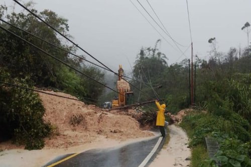 Duka di Tapanuli, Banjir Bandang hingga Longsor Tewaskan Satu Keluarga, Ratusan Warga Mengungsi