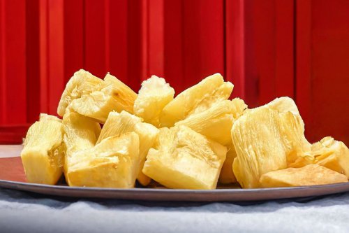 Bikin Singkong Goreng Merekah Tanpa Air Es, Cukup Rendam 2 Bahan Ini!
