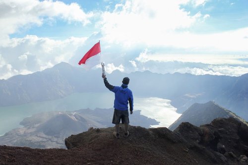 Gunung Rinjani Terkenal Ekstrem, Ini 21 Perlengkapan Wajib Sebelum Mendaki