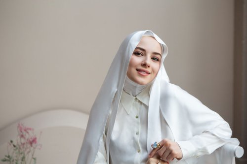 Makeup Lebaran Terlihat Cakey? Ini Penyebab dan Cara Mengatasinya