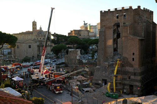 Sebagian Menara Abad Pertengahan di Roma Runtuh, 4 Pekerja Terluka