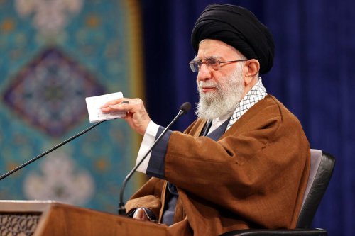Iran di Ujung Krisis: Khamenei Hadapi Tekanan Terbesar sejak 1989