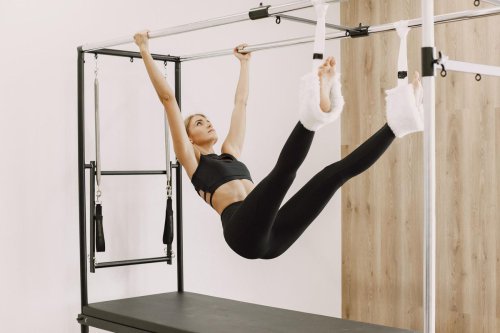 Apa itu tower pilates?, Manfaat tower pilates untuk tubuh, Perbedaan dengan pilates mat dan reformer, Mengapa tower pilates semakin populer?, Cocok untuk berbagai kalangan, Tower Pilates Jadi Tren 2026, Bantu Perbaiki Postur dan Nyeri Leher