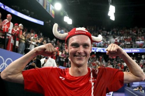 Viktor Axelsen Resmi Gantung Raket