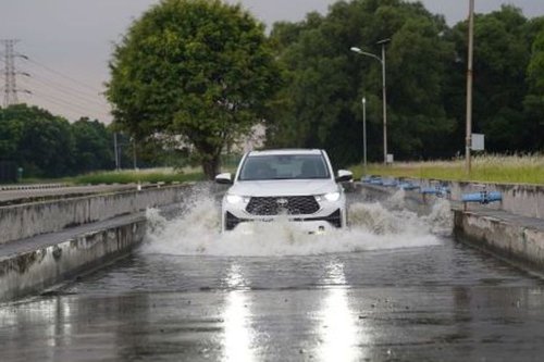 Garansi Mobil Hybrid Tak Berlaku untuk Kerusakan Akibat Banjir, Ini Alasannya