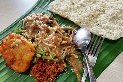 Menikmati Pecel Madiun 99, Sate Ponorogo, dan Bakmi Solo dalam Satu Perjalanan
