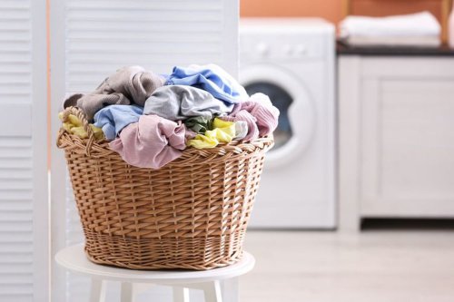 Top 10+ Cara Efektif Mengeringkan Baju Saat Musim Hujan agar Cepat Kering dan Tidak Bau Apek