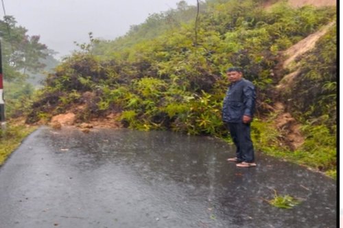 Warga Korban Banjir Tapteng Keluhkan Listrik dan Jaringan Internet ke Bobby Nasution