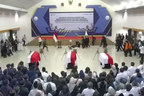 Menteri KKP Pingsan Saat Upacara Pelepasan Korban Kecelakaan Pesawat ATR, Diduga Kelelahan