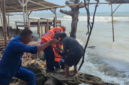 Pantai Sigandu, Batang, Pantai Sigandu di Batang, penemuan jenazah di Pantai Sigandu, Tragedi di Pantai Sigandu, Dua Anak Tewas Tenggelam, Ibu Ditemukan Selamat