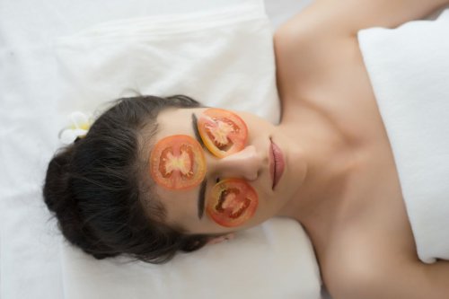 Cara Buat Masker Tomat untuk Wajah, Bikin Kulit Halus dan Lembap