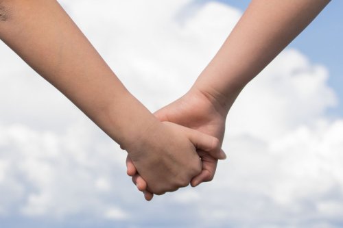 Jangan Diam Saja, Ini 7 Cara Mencegah Seseorang Bunuh Diri Menurut Psikolog