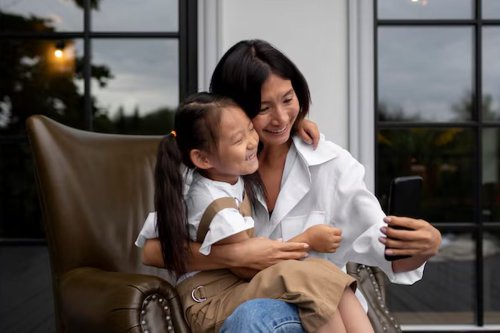 Rasa Bersalah dalam Pengasuhan Anak, Wajar atau Tanda Stres Berlebih?