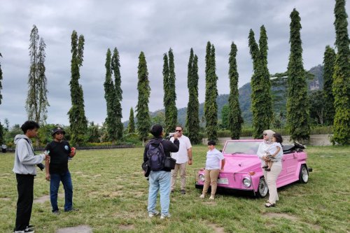 Candi Borobudur, QRIS, Jelajah Borobudur Naik VW Safari Klasik, Bayarnya Tinggal Scan QRIS