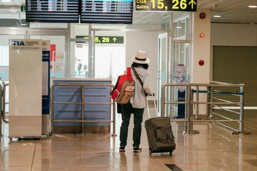 pesawat, bandara, Maskapai, kabinet, American Airlines, gerbang, bag sizer, alat ukur kabin, Maskapai Ini Tak Lagi Gunakan Alat Ukur Tas Kabin, Naik Pesawat Jadi Lebih Cepat!