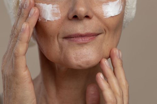 Top 5+ Urutan Skincare Pagi untuk Usia 40 Tahun ke Atas agar Kulit Terlindungi Sepanjang Hari