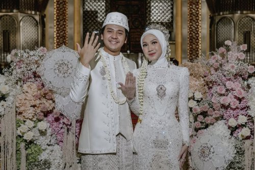 Busana Pernikahan Arbani Yasiz dan Raissa Ramadhani, Serba Putih nan Serasi