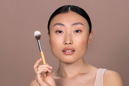 Top 10+ Tren Makeup 2025, dari Toasted Makeup hingga Ghost Lashes