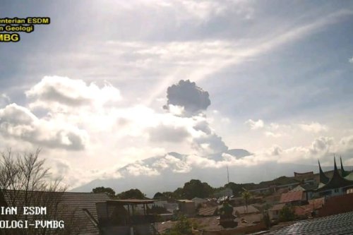 Gunung Marapi Erupsi Rabu Pagi, Muntahkan Abu Vulkanik hingga 1.600 Meter