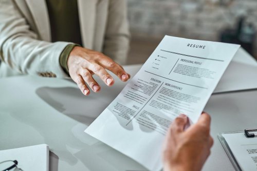 Teal HQ&nbsp;, Rezi.ai, Jobscan&nbsp;, CV Genius&nbsp;, Enhancv&nbsp;, Top 5+ Tools AI biar CV Lebih Menarik di Mata Recruiter