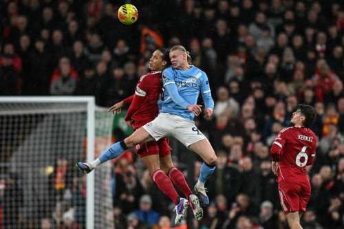 Liverpool, injury time, Manchester City, gawang Alisson, Arne Slot, Injury Time Jadi Momok Liverpool, 8 Poin Hilang Percuma