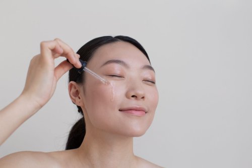 Kulit Lebih Kering Saat Puasa, Amankah Pakai Retinol?
