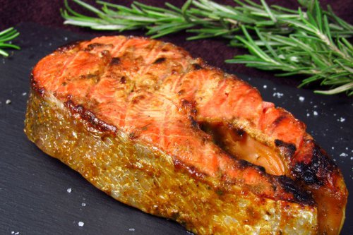 Tips Masak Ikan Salmon agar Tak Hancur, Praktis Pakai di Teflon Biasa