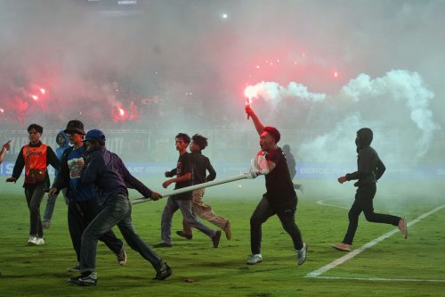 Persipura Jayapura, PSM Makassar, Persib Bandung, sepak bola, Ferry Indrasjarief, Kerusuhan Suporter Terus Berulang, Hukuman Komdis Dinilai Belum Efektif