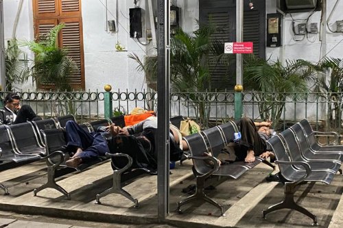 Cerita 2 Penumpang Rela Bermalam di Stasiun Rangkasbitung Usai Tertinggal Kereta: Uang Tinggal Rp 6.000, Taksi Online Terlalu Mahal